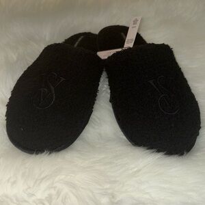 NWT Victoria's Secret Black Faux Fur Slippers